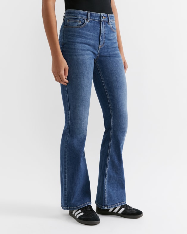 Bianca Bootleg Jean in Bandit Wash JAG