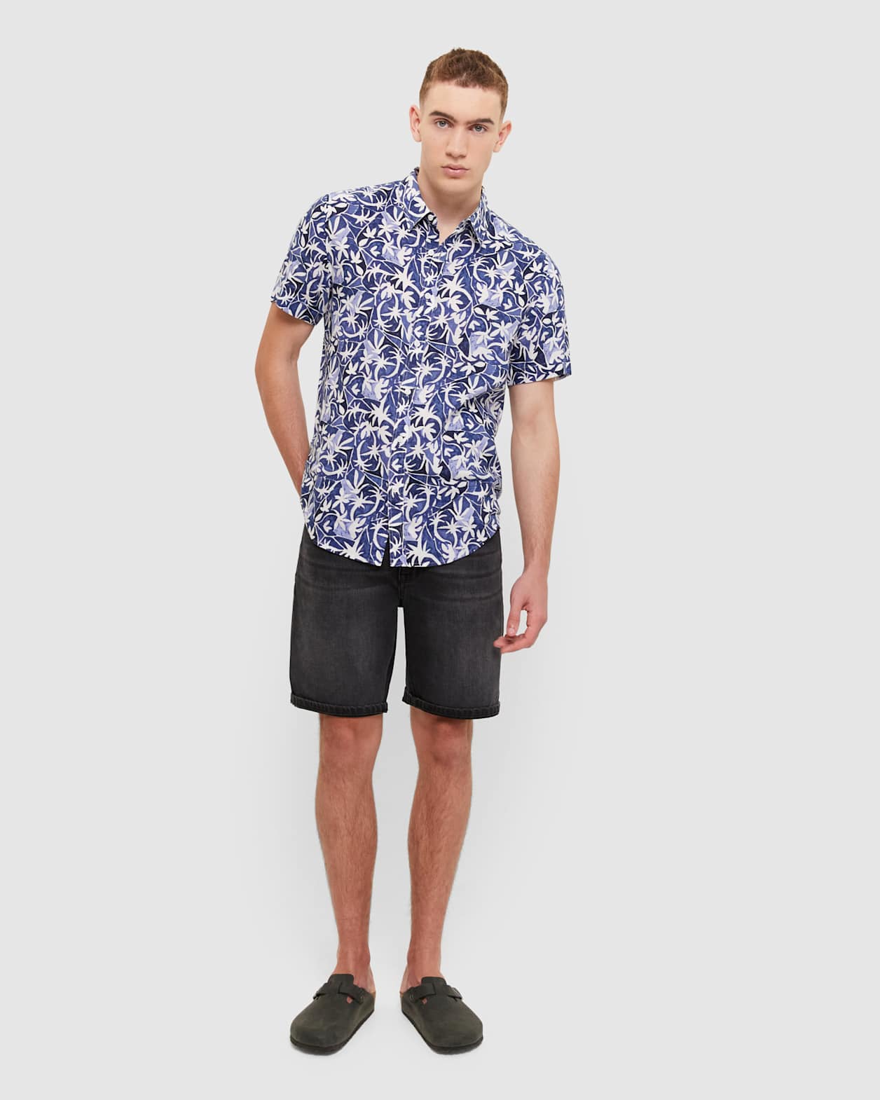 Denim Short in WASHED BLACK