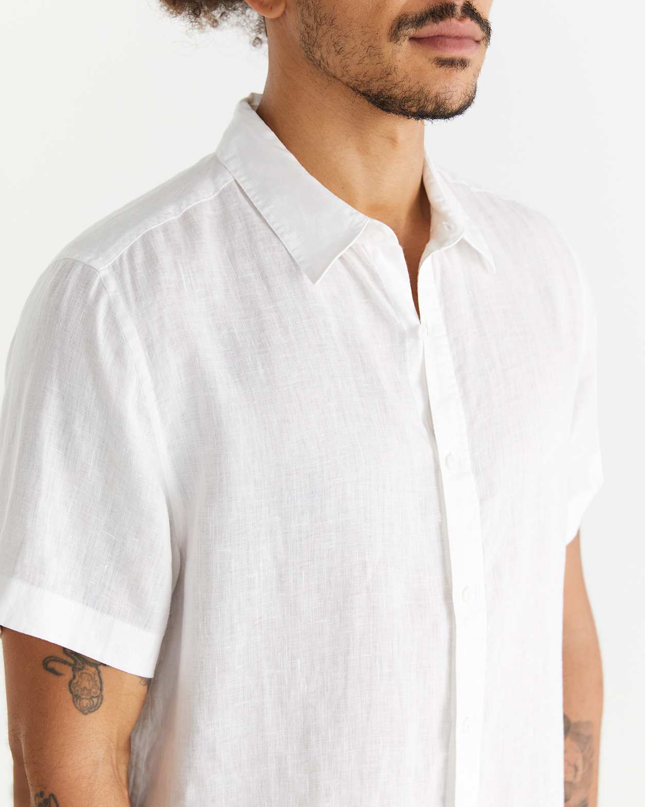 Short Sleeve Linen Shirt in WHITE