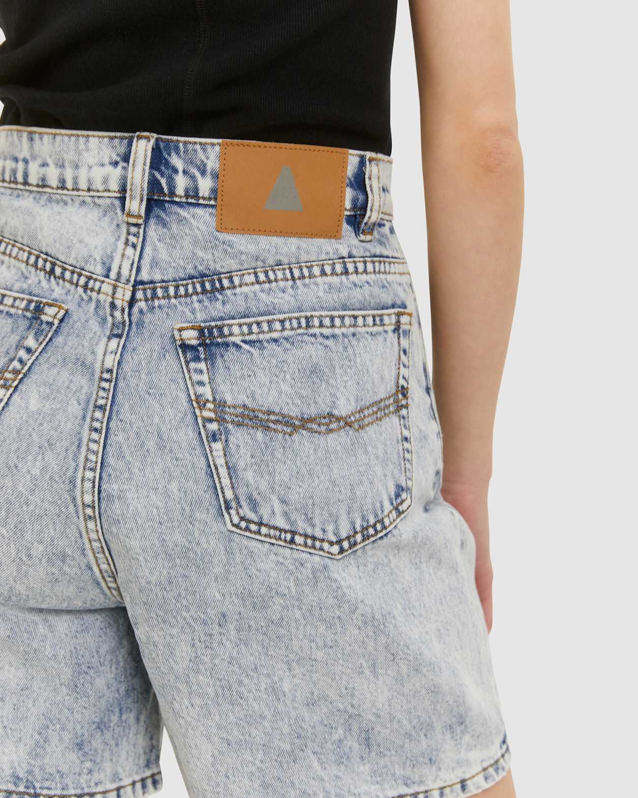 Frankie Denim Short in STONE WASH INDIGO