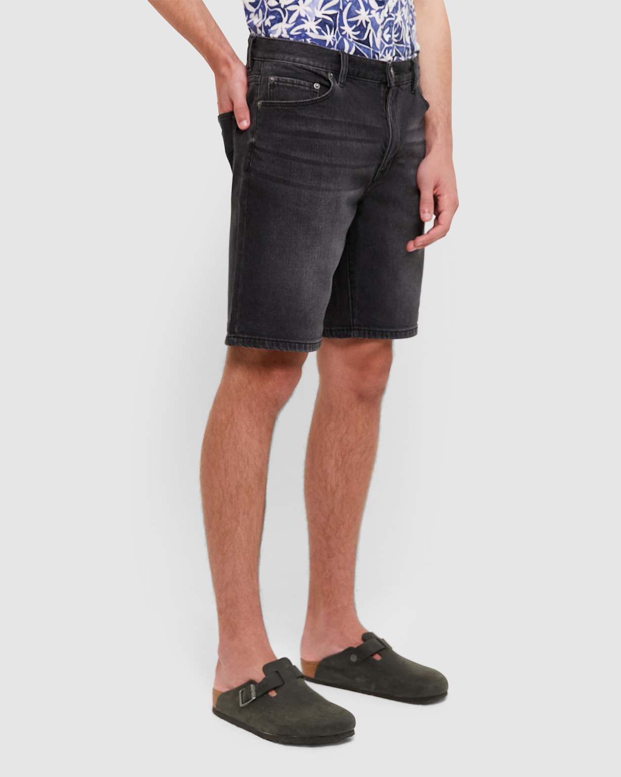 Denim Short in WASHED BLACK