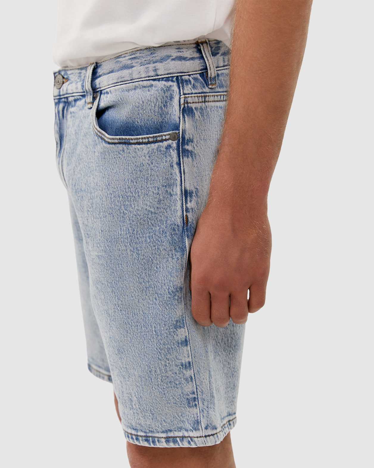 Denim Short in BLUE STEEL
