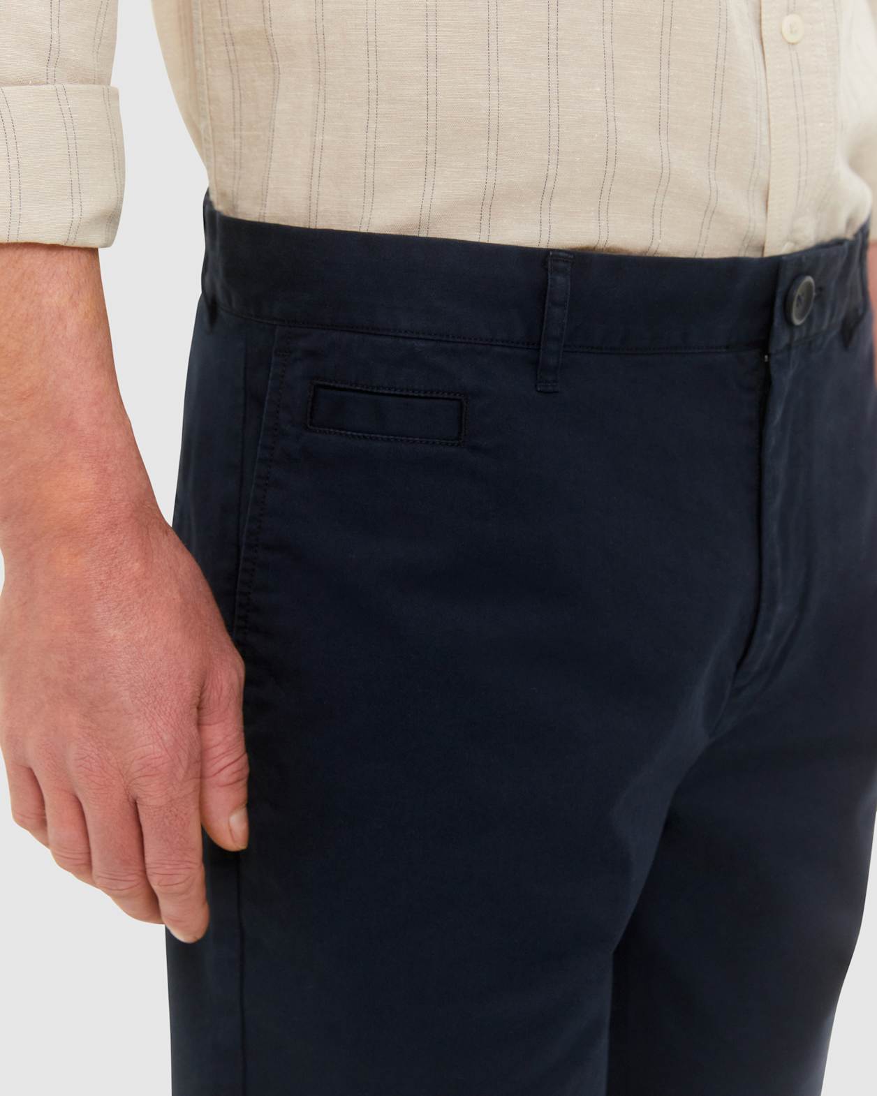Chino Short in NAVY
