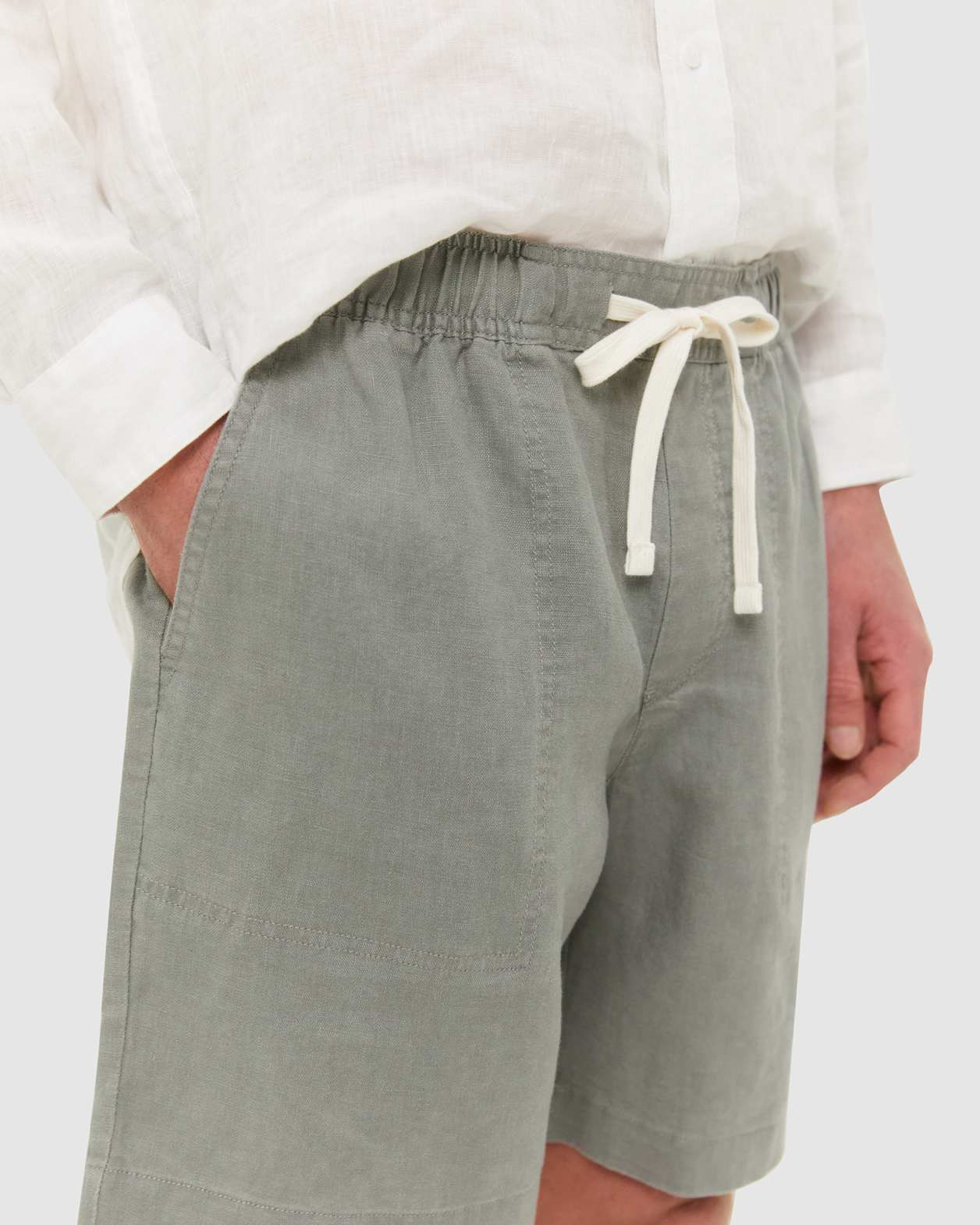 Drawcord Linen Short in GREEN SMOKE