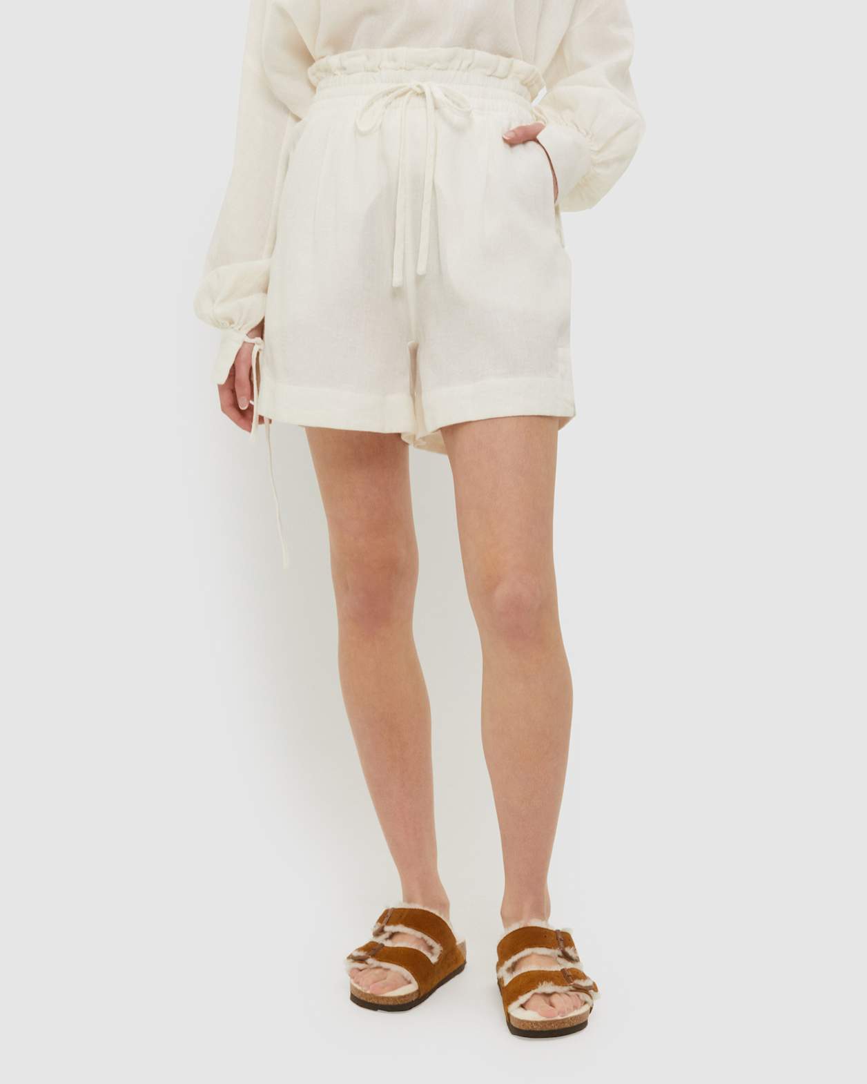 Margot Paperbag Shorts in WHITE