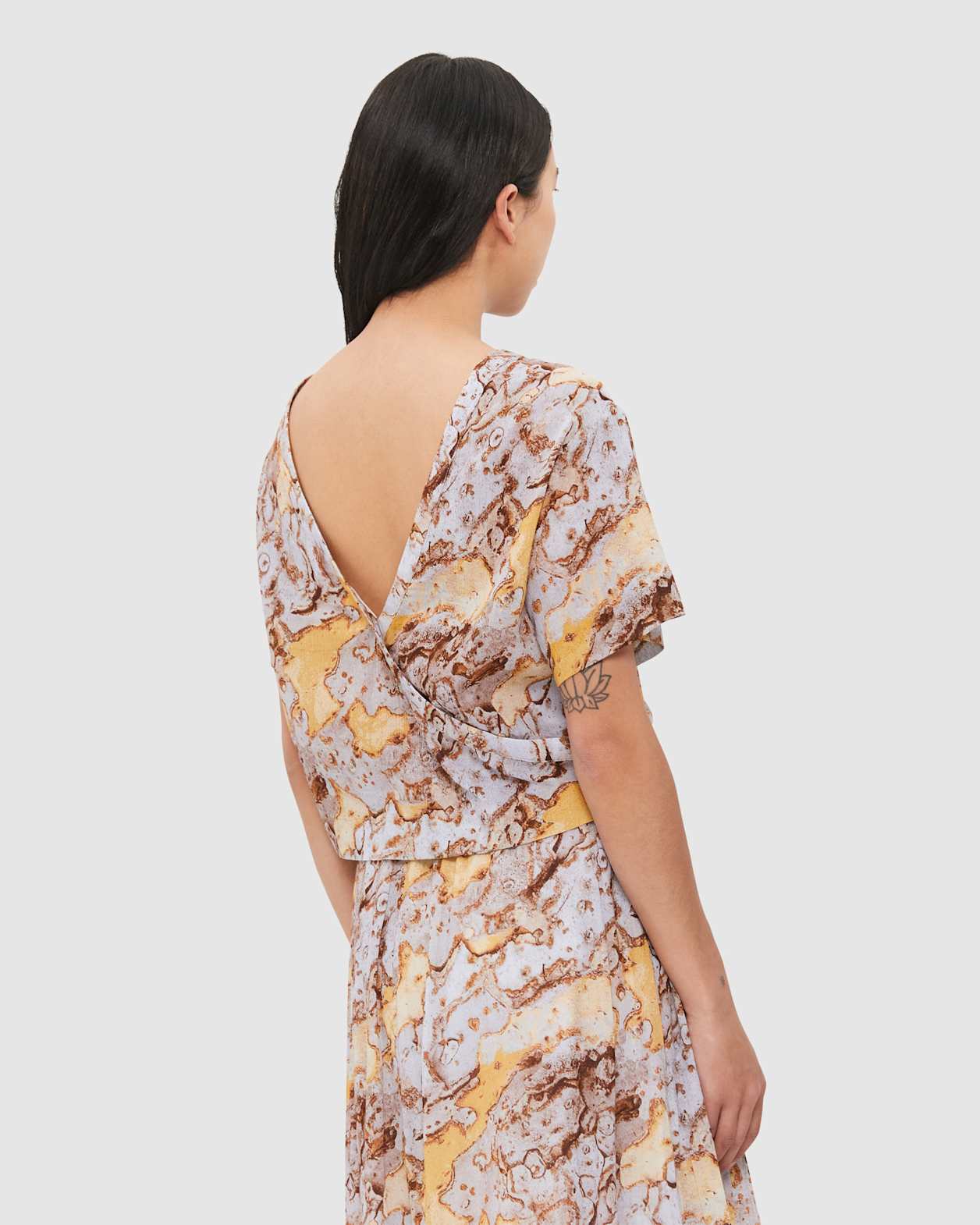 Blair Crinkle Print Top in OYSTER