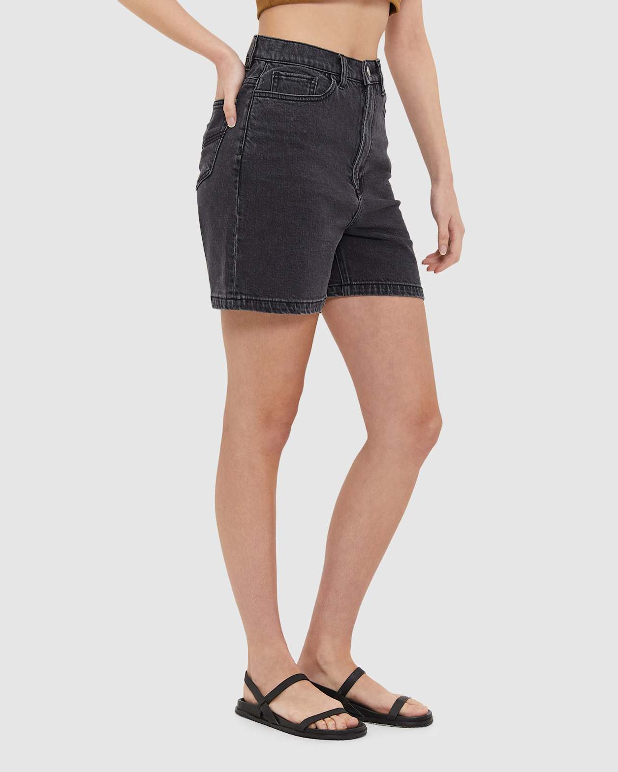 Frankie Denim Short in WASHED BLACK