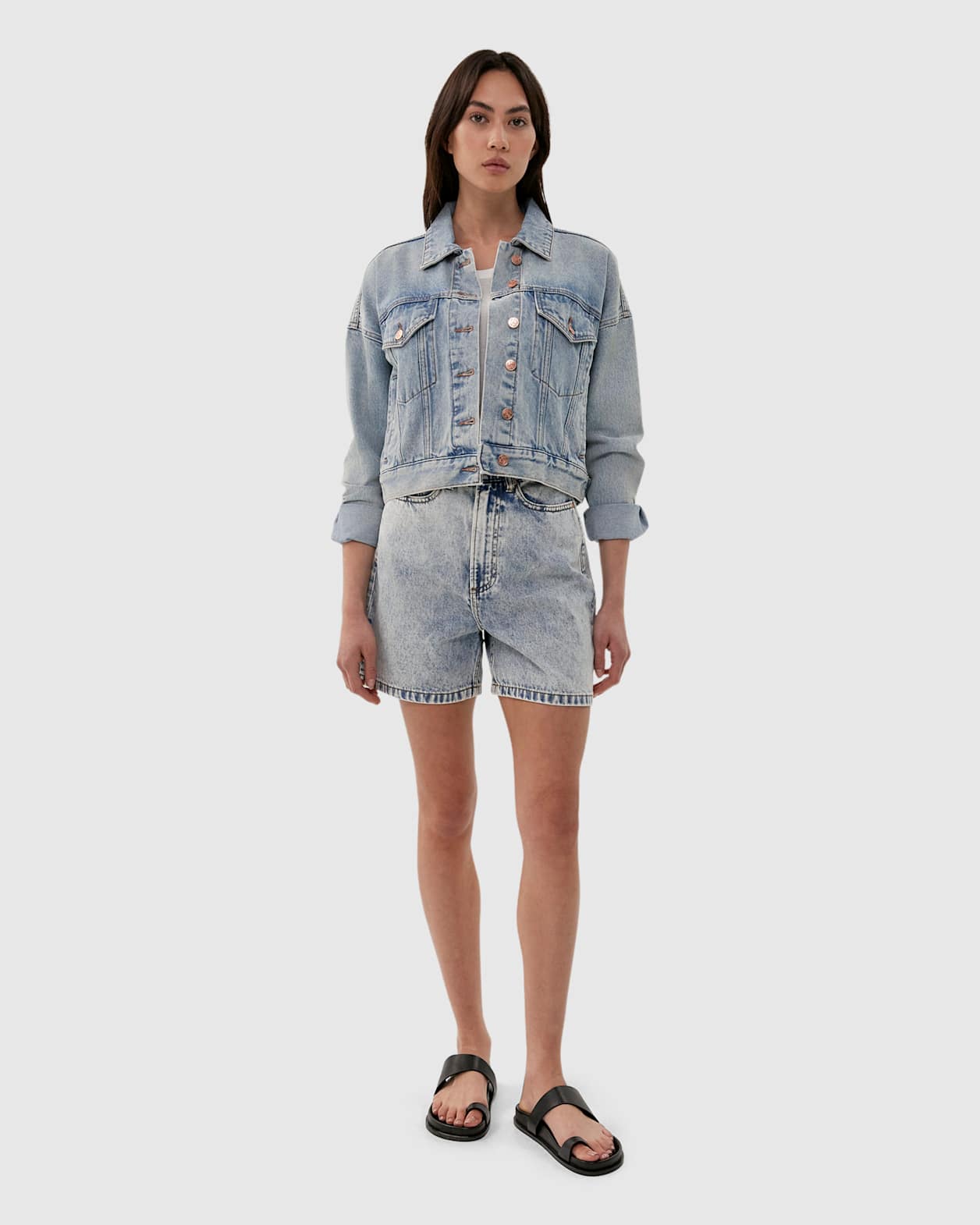 Cropped Denim Jacket in STONE WASH INDIGO