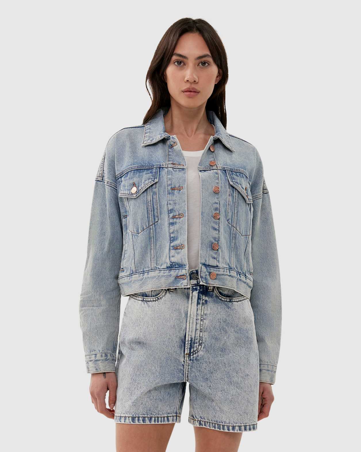 Cropped Denim Jacket in STONE WASH INDIGO