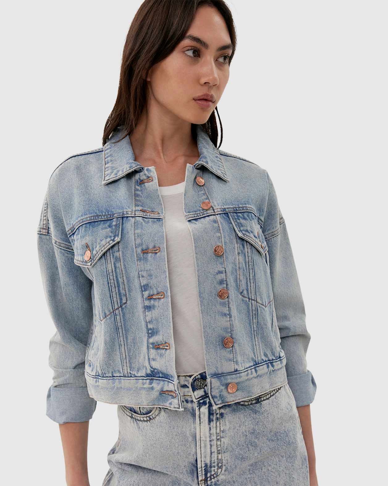 Cropped Denim Jacket in STONE WASH INDIGO