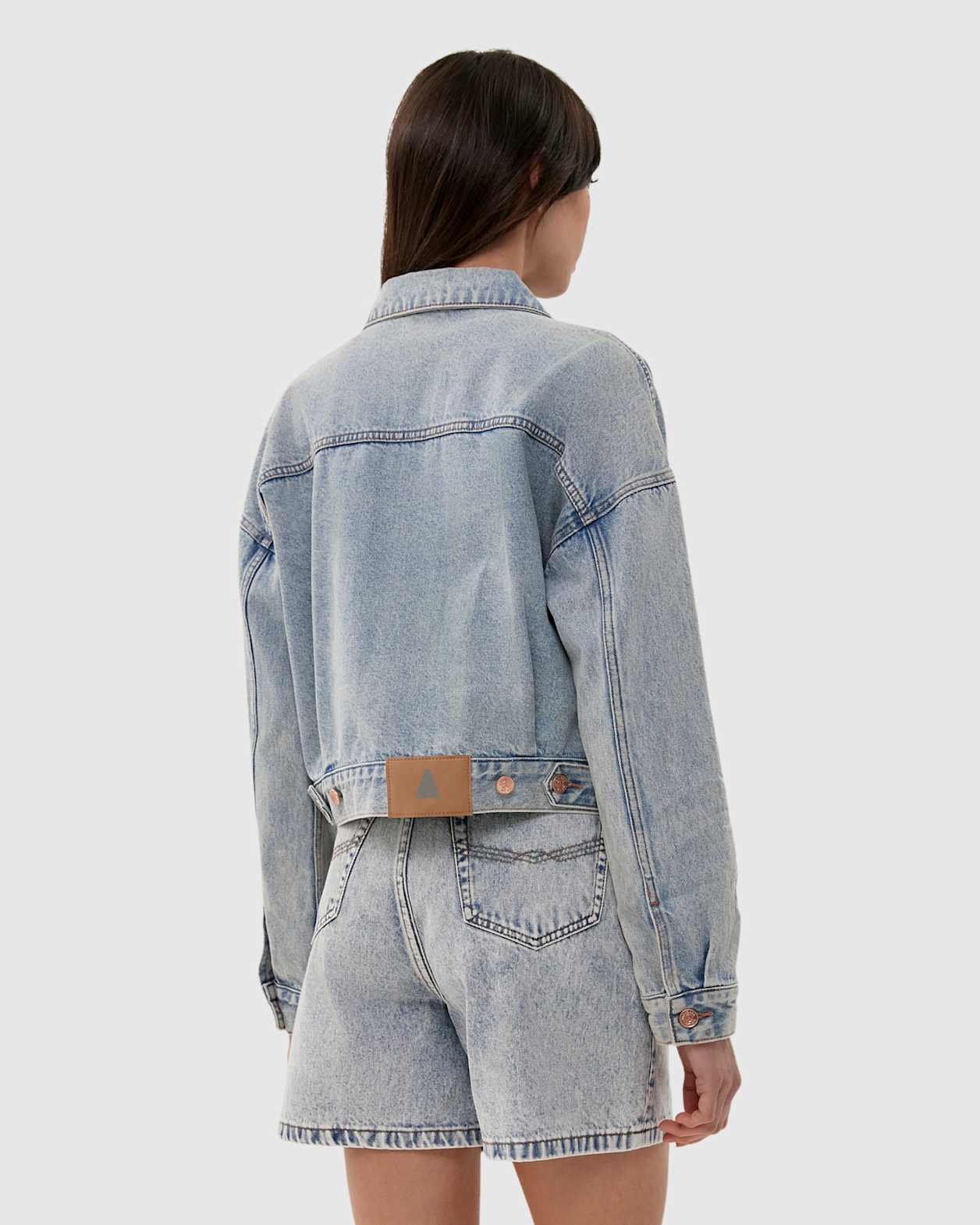 Cropped Denim Jacket in STONE WASH INDIGO