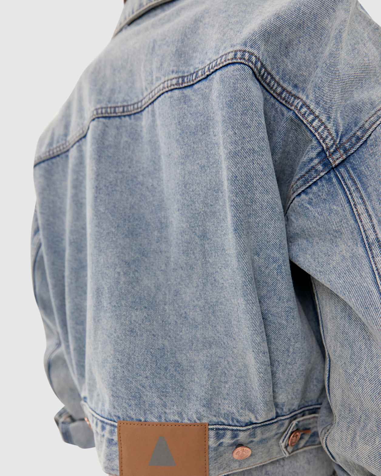 Cropped Denim Jacket in STONE WASH INDIGO