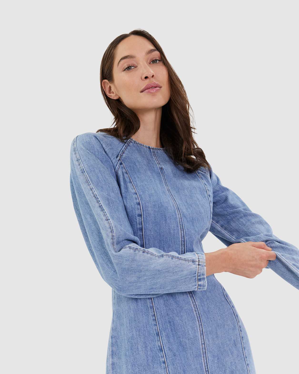 Billie Long Sleeve Denim Dress in LIGHT VINTAGE