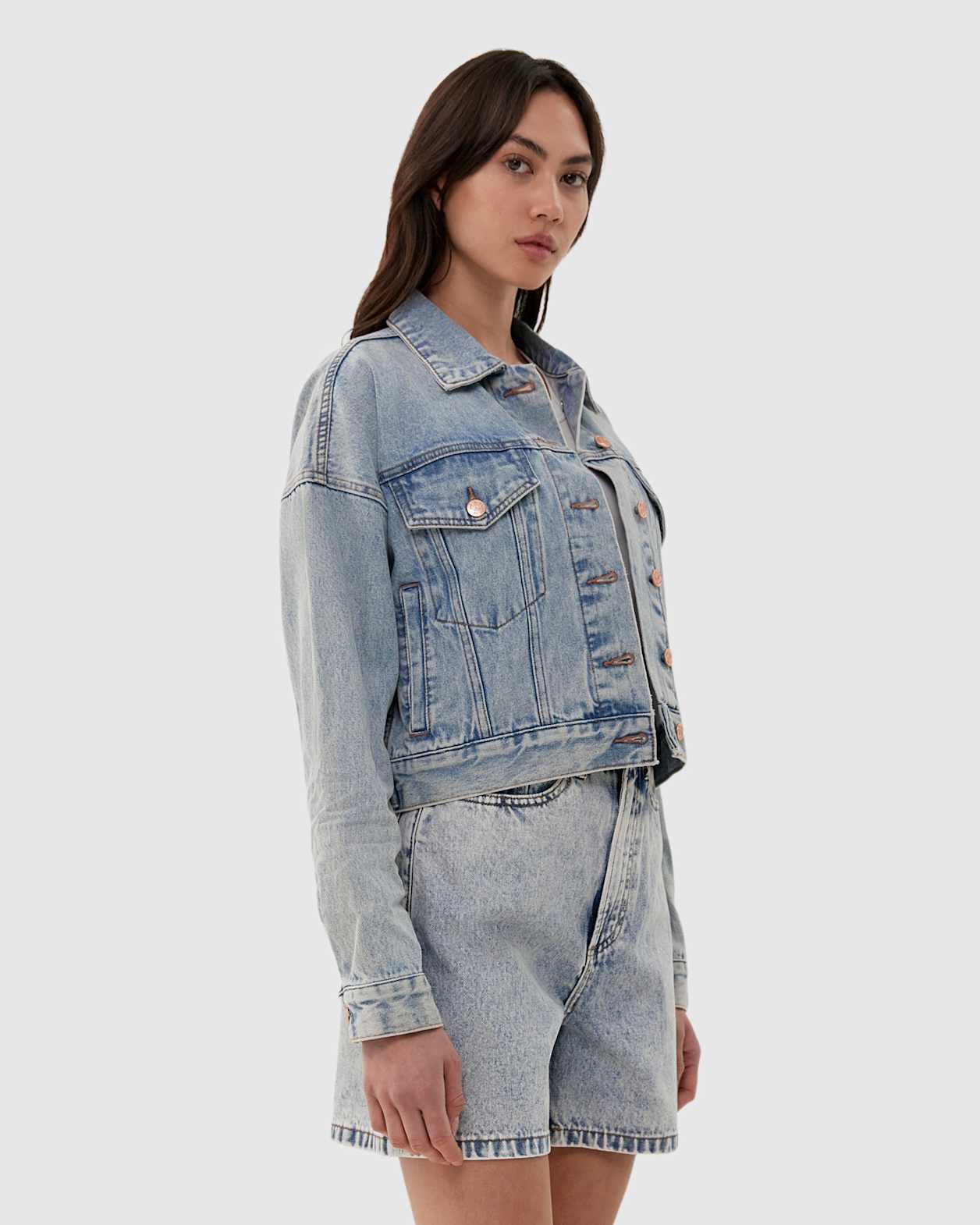 Cropped Denim Jacket in STONE WASH INDIGO