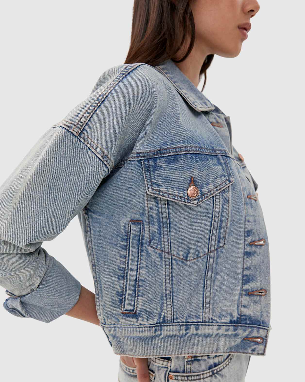 Cropped Denim Jacket in STONE WASH INDIGO