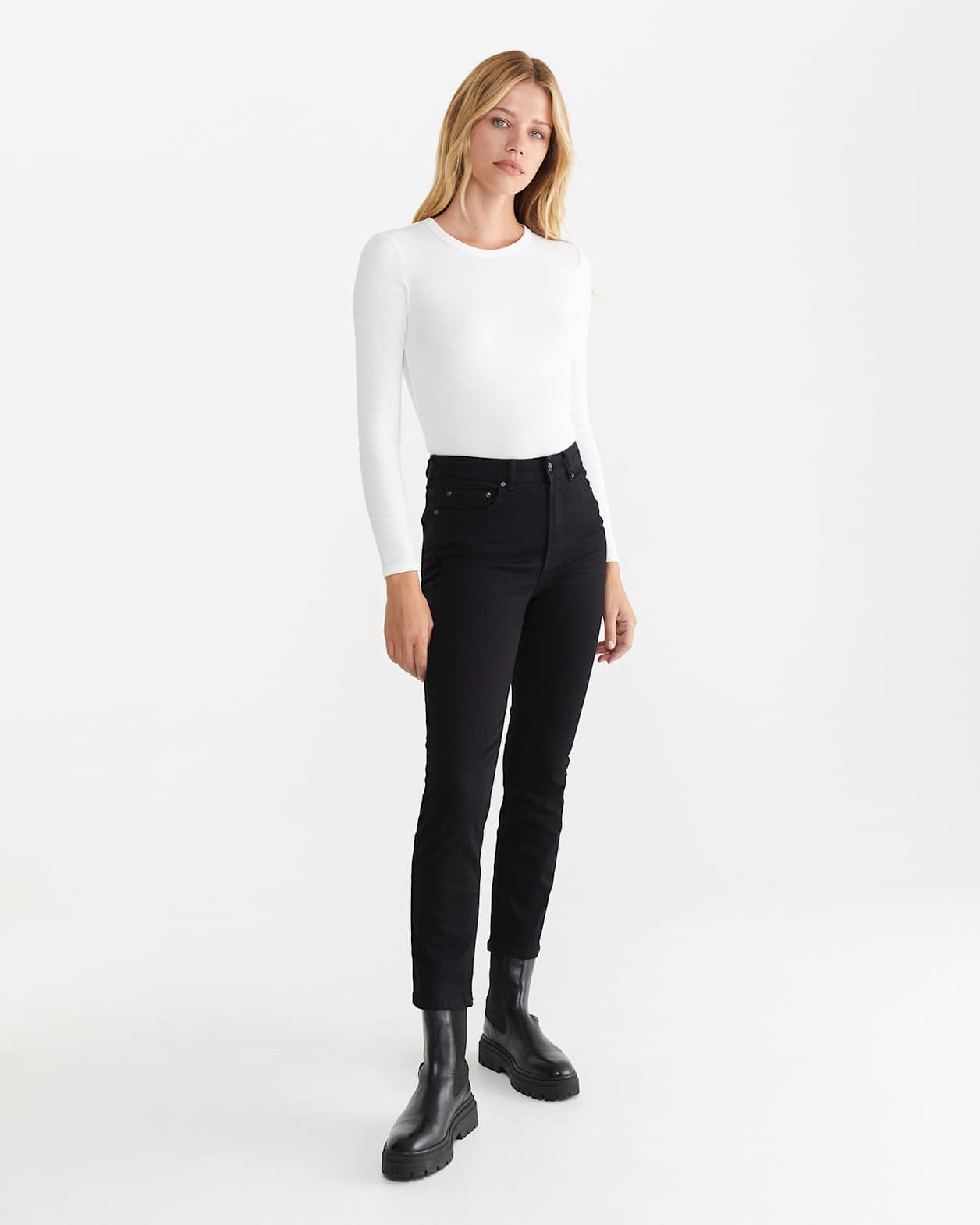 Bianca Ankle Grazer Jeans in BLACK