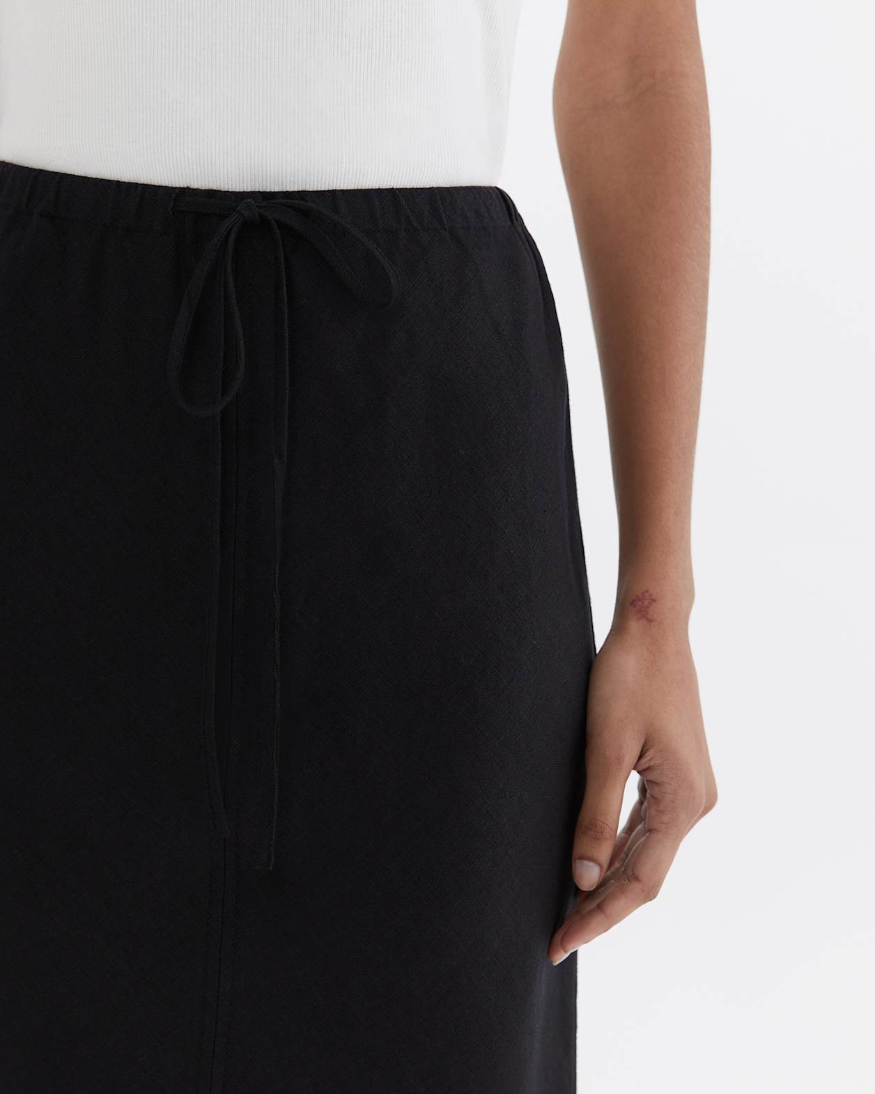 Easy Linen Slip Skirt in BLACK