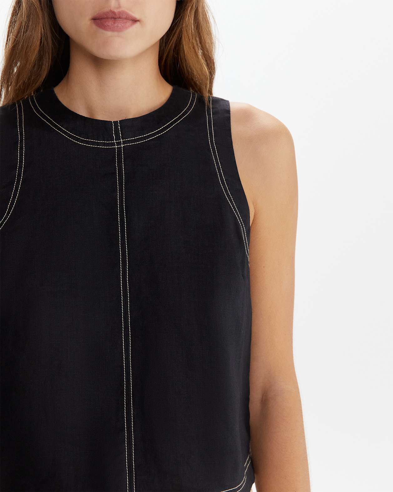 Ann Linen Open Back Top in BLACK