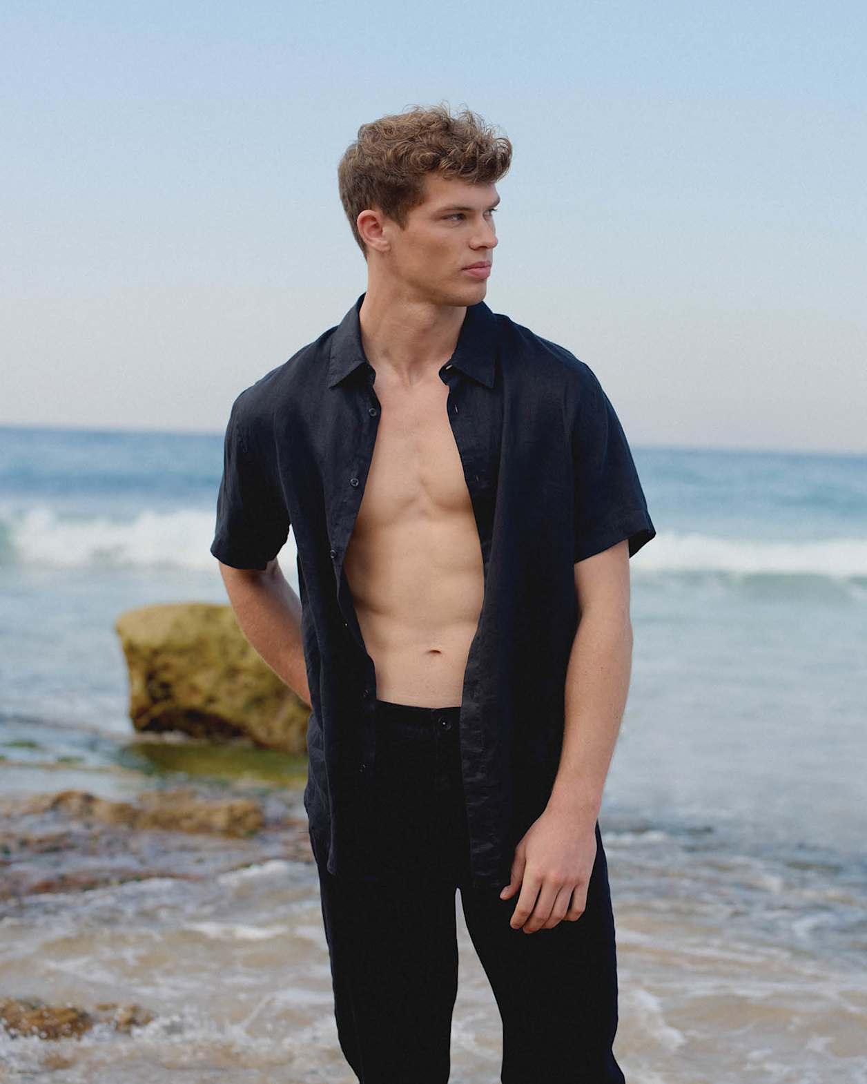 Short Sleeve Linen Shirt in WASHED BLACK