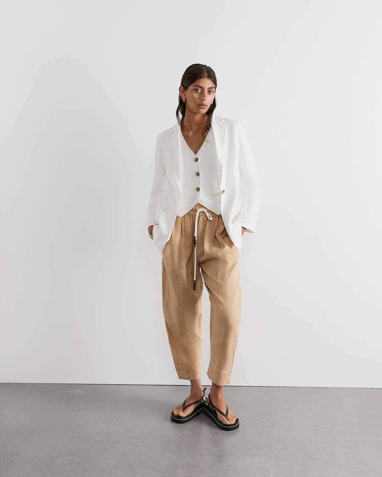 Sabine Linen Blazer in WHITE