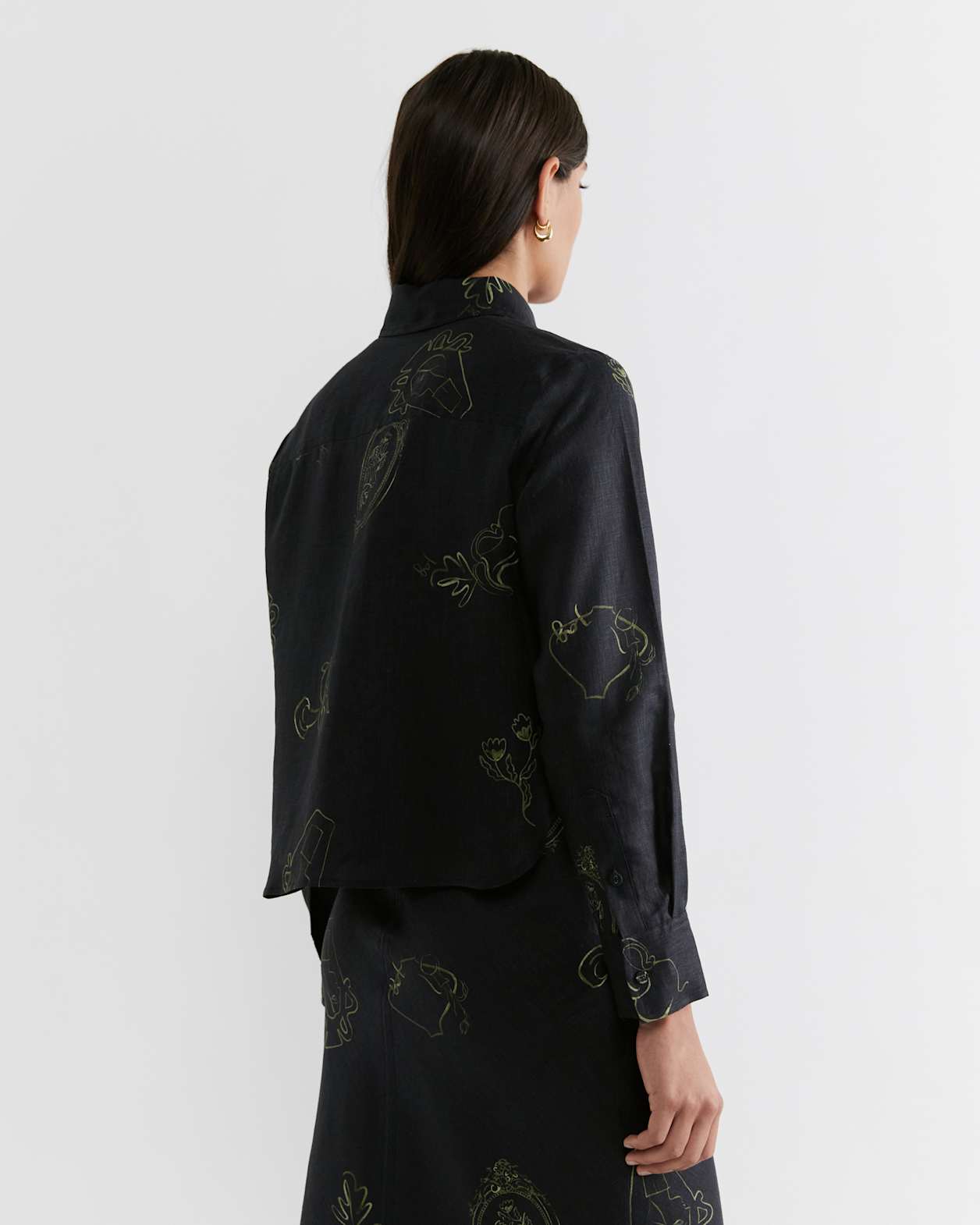 Alina Linen Muse Crop Shirt in BLACK/OLIVE