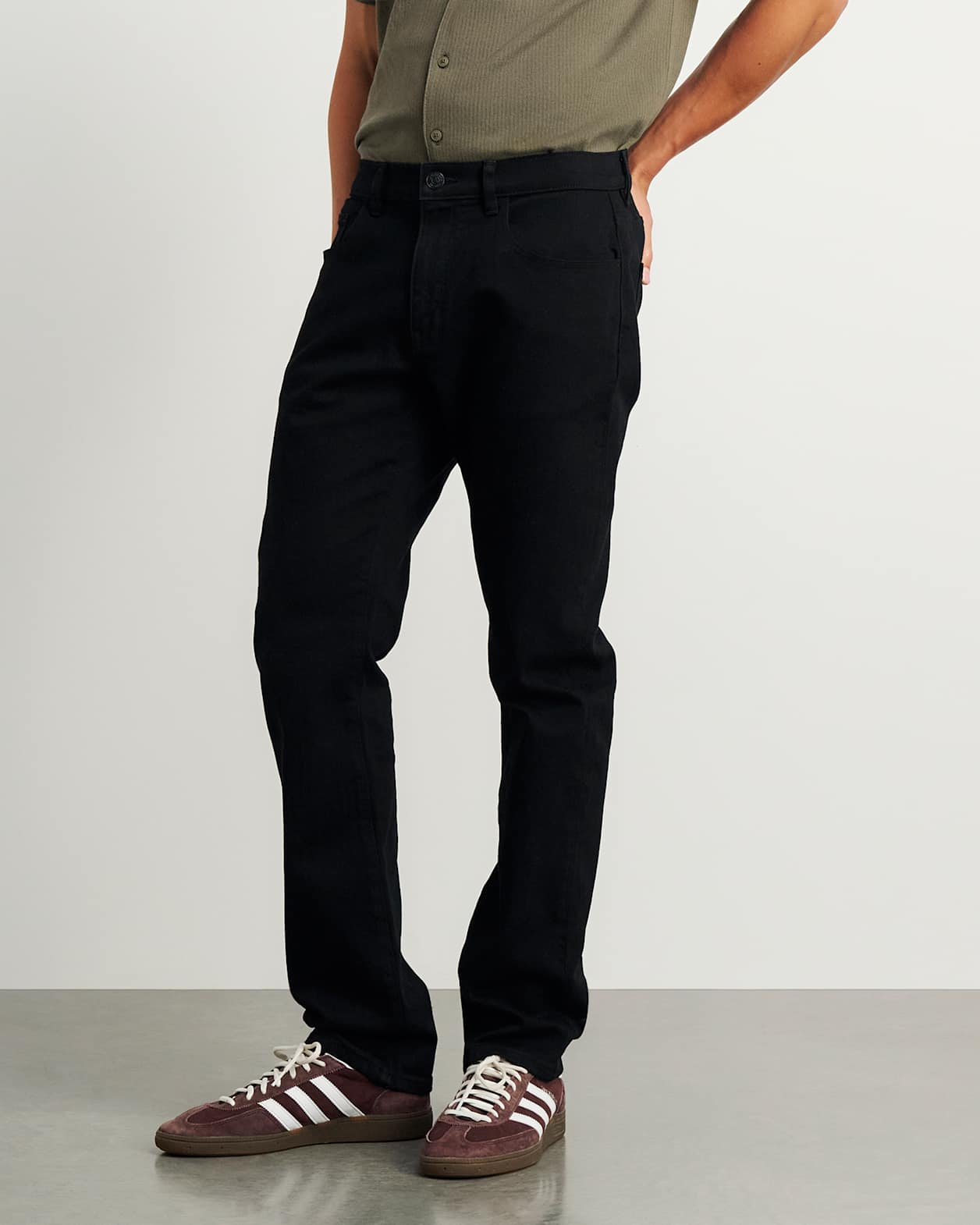 Flynn Straight Jeans in BLACK