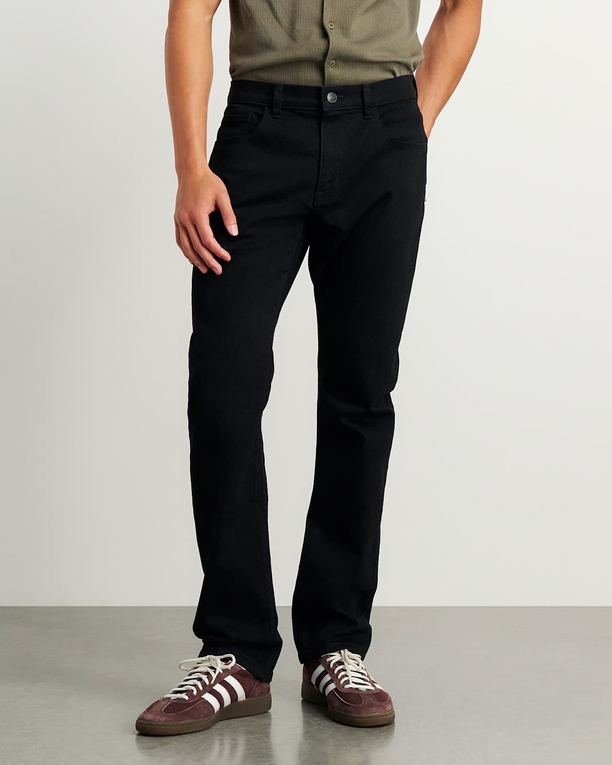 Flynn Straight Jeans in BLACK