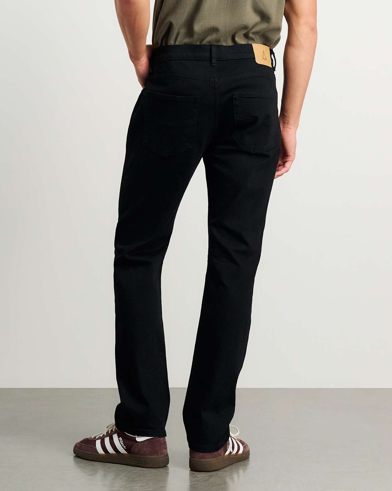 Flynn Straight Jeans in BLACK