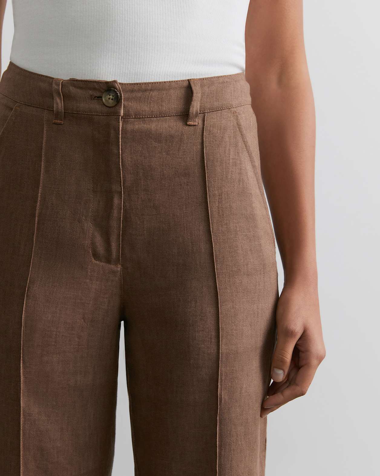 Kayla Linen Pintuck Pant in CHOCOLATE