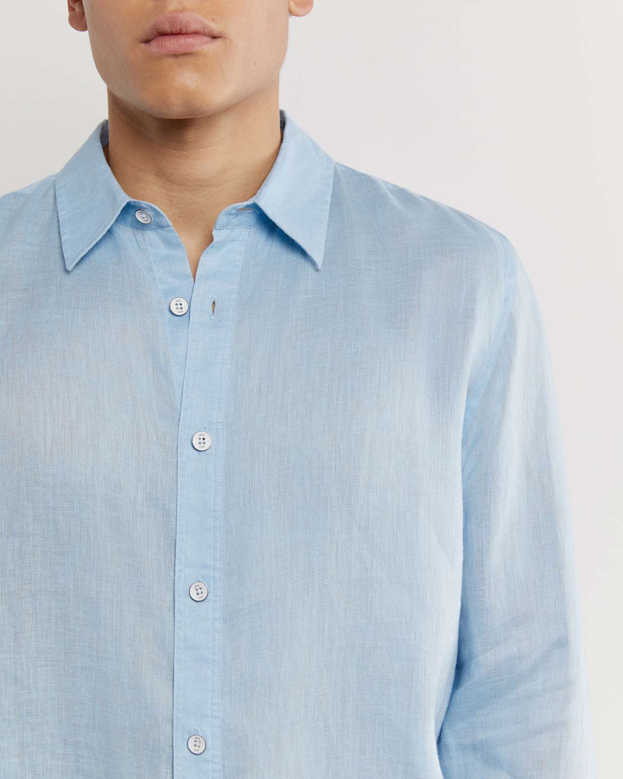Cooper Linen Shirt in LIGHT BLUE