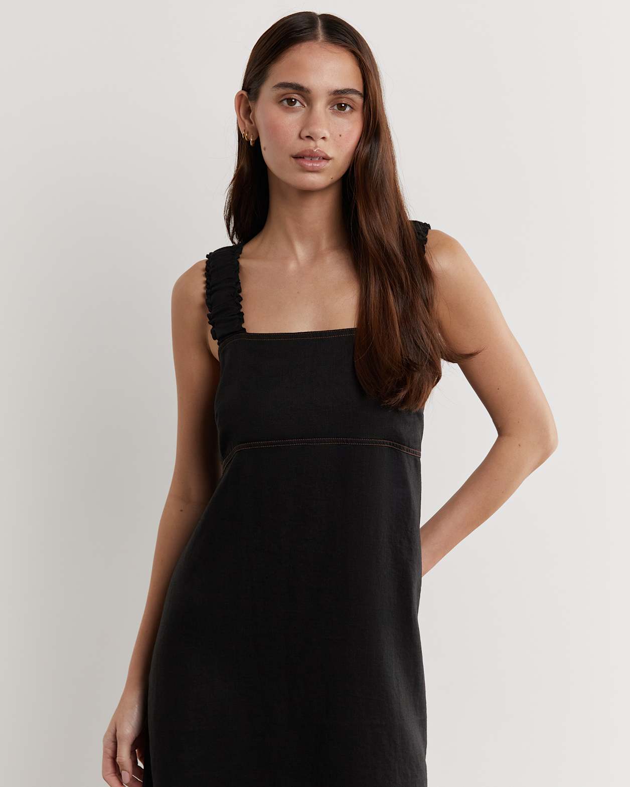 Kiki Elastic Strap Linen Dress in BLACK