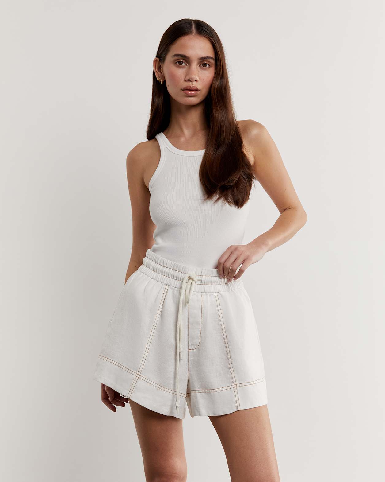 Gigi Linen Pull On Short in WHITE