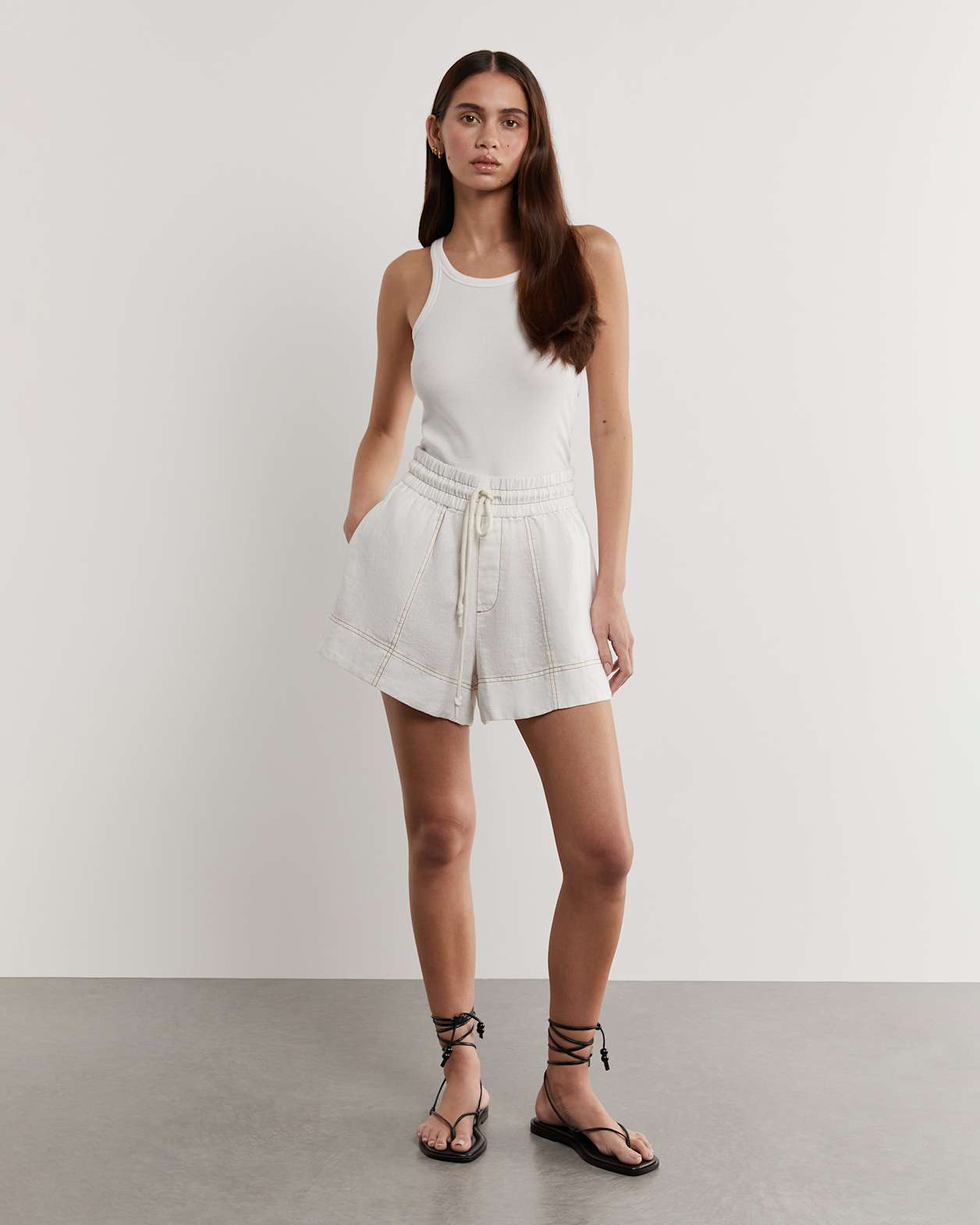 Gigi Linen Pull On Short in WHITE
