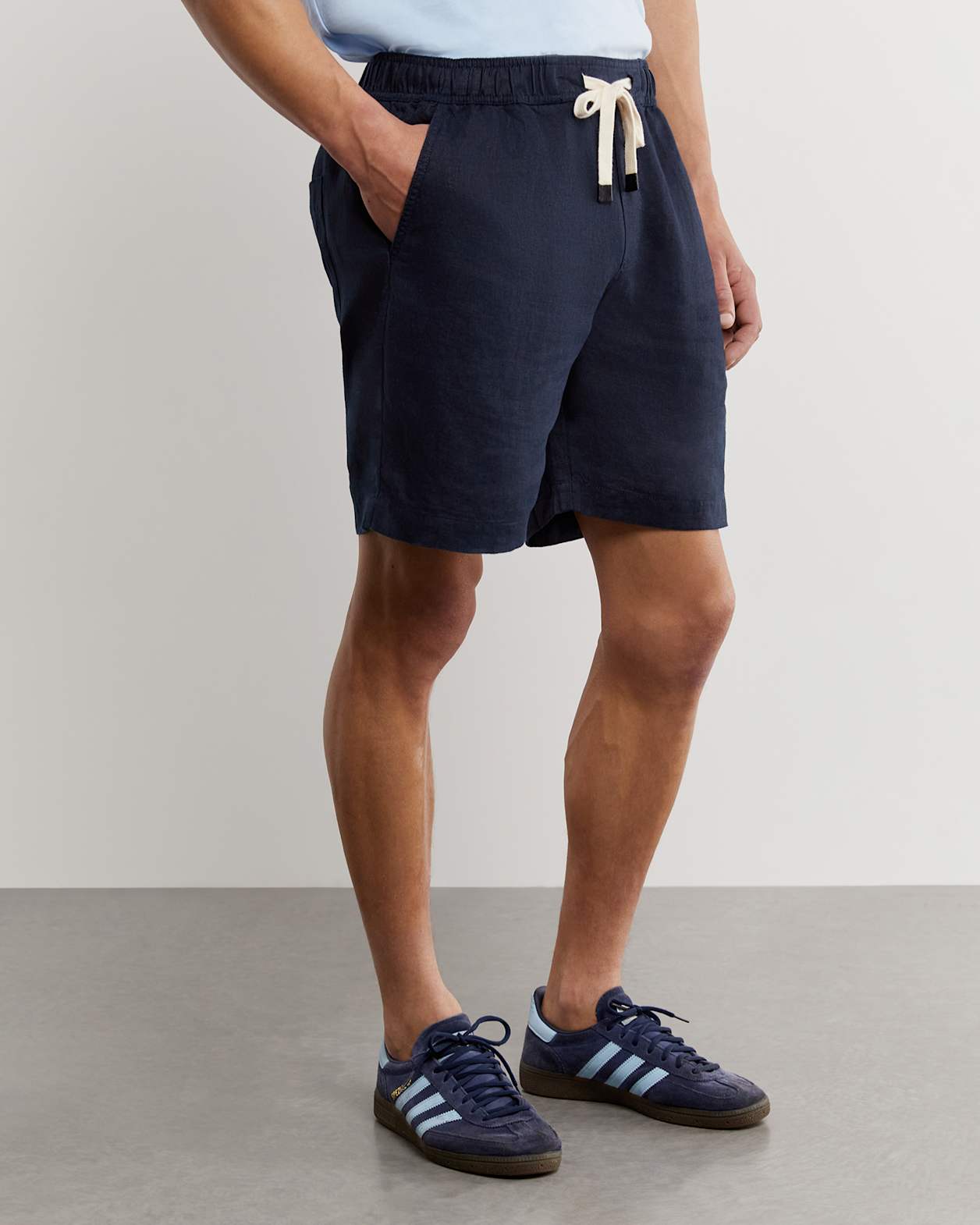 Noah Linen Drawcord Short in NAVY