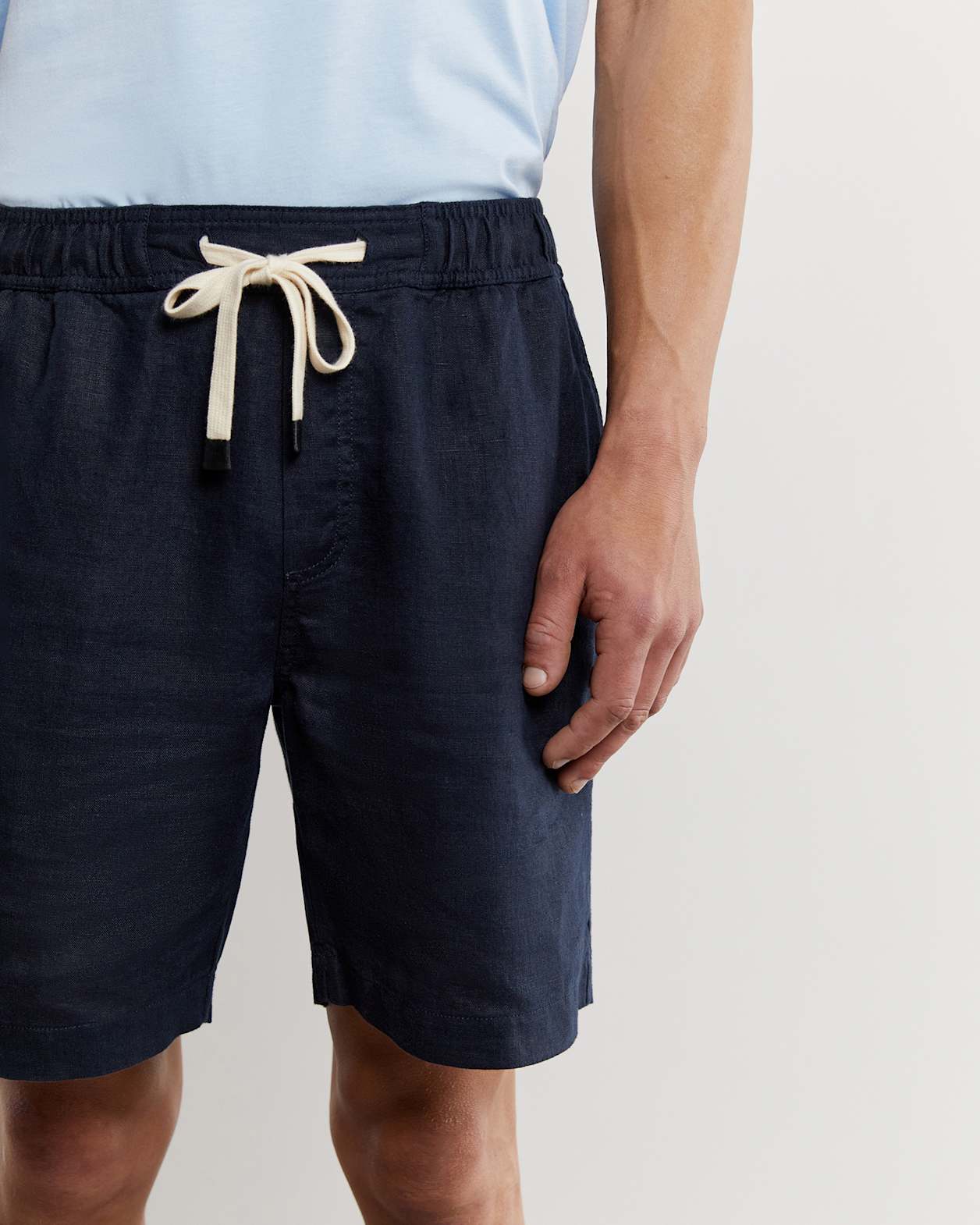 Noah Linen Drawcord Short in NAVY