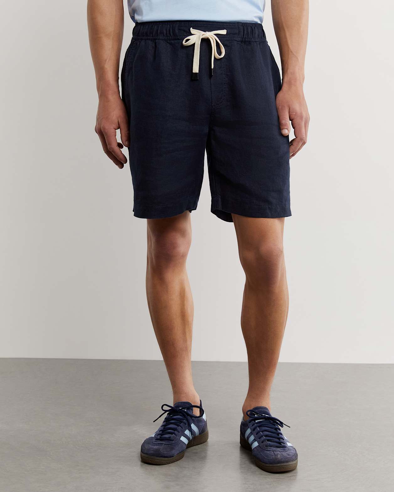 Noah Linen Drawcord Short in NAVY