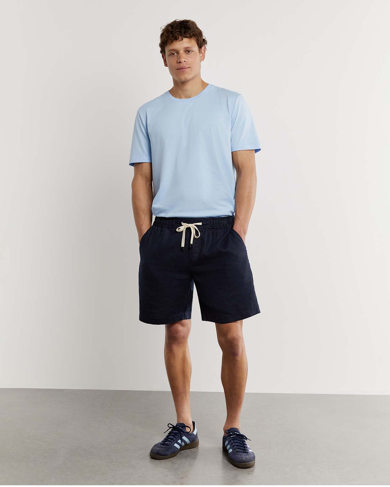 Noah Linen Drawcord Short in NAVY
