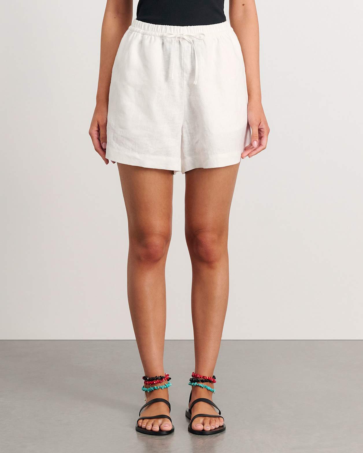 Ivy Linen Short in WHITE