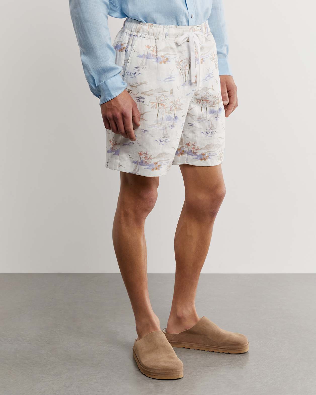 Noah Linen Hawaii Short in WHITE