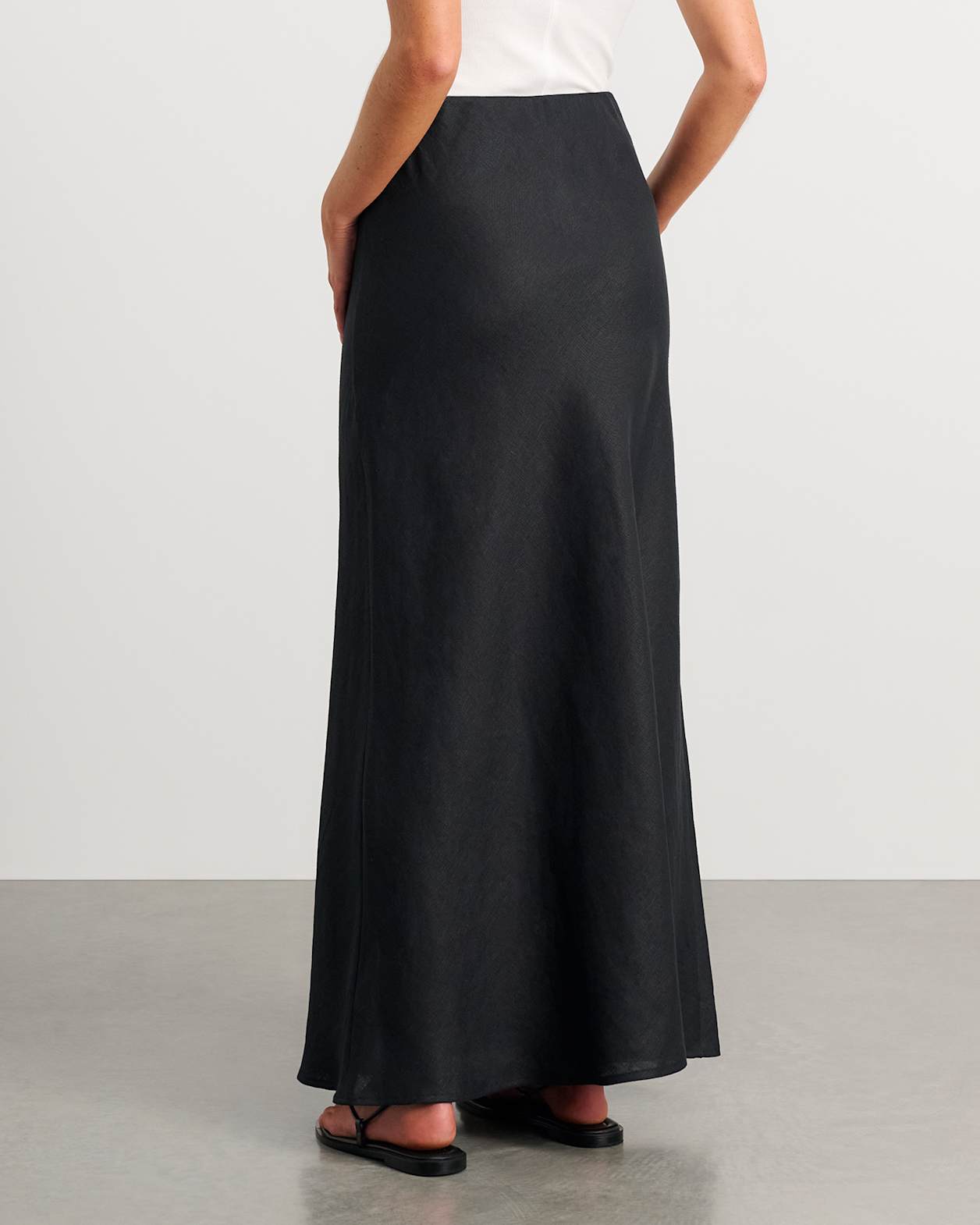 Tia Bias Linen Skirt in BLACK