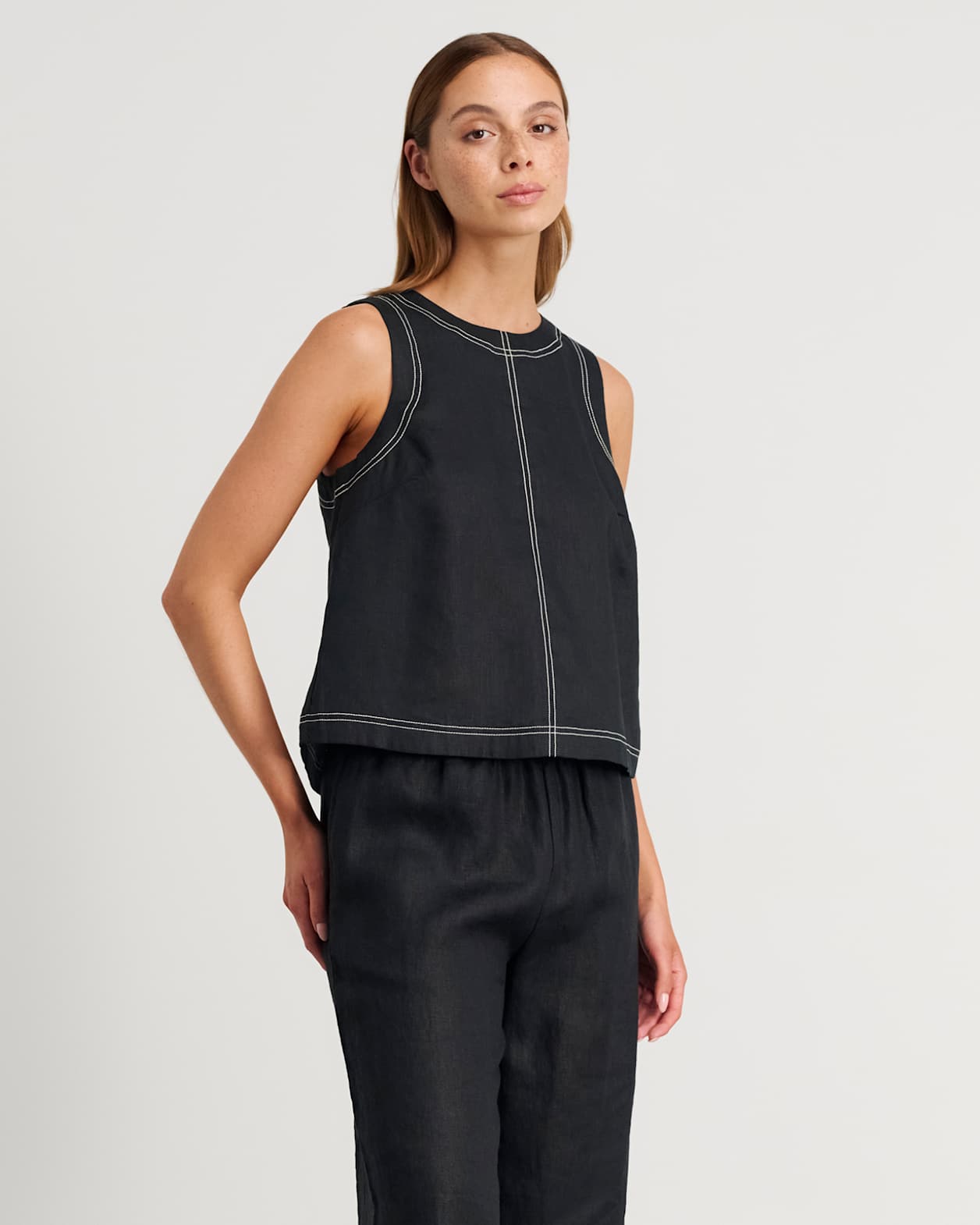 Ann Linen Open Back Top in BLACK