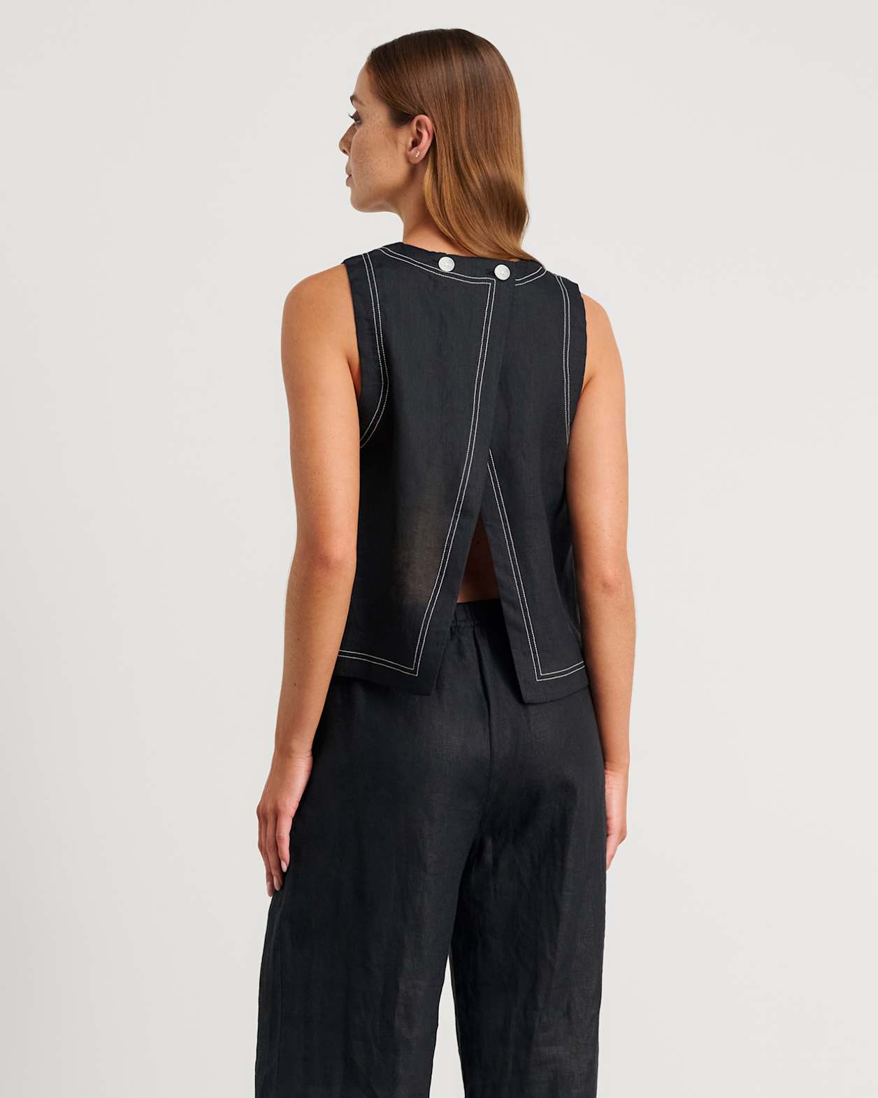 Ann Linen Open Back Top in BLACK