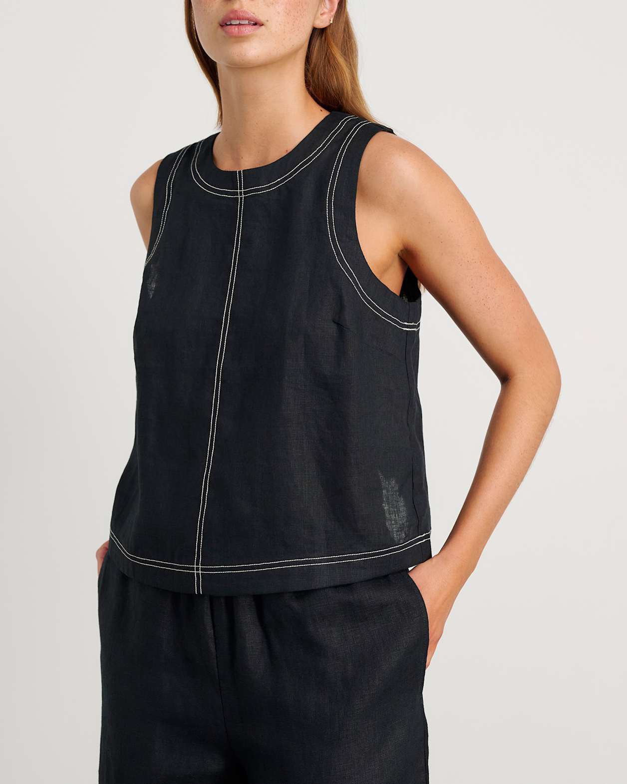 Ann Linen Open Back Top in BLACK