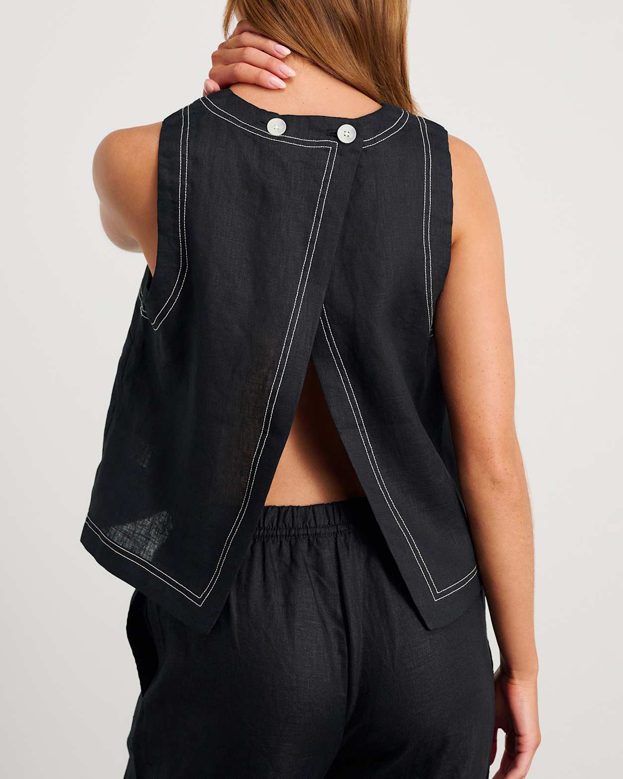 Ann Linen Open Back Top in BLACK