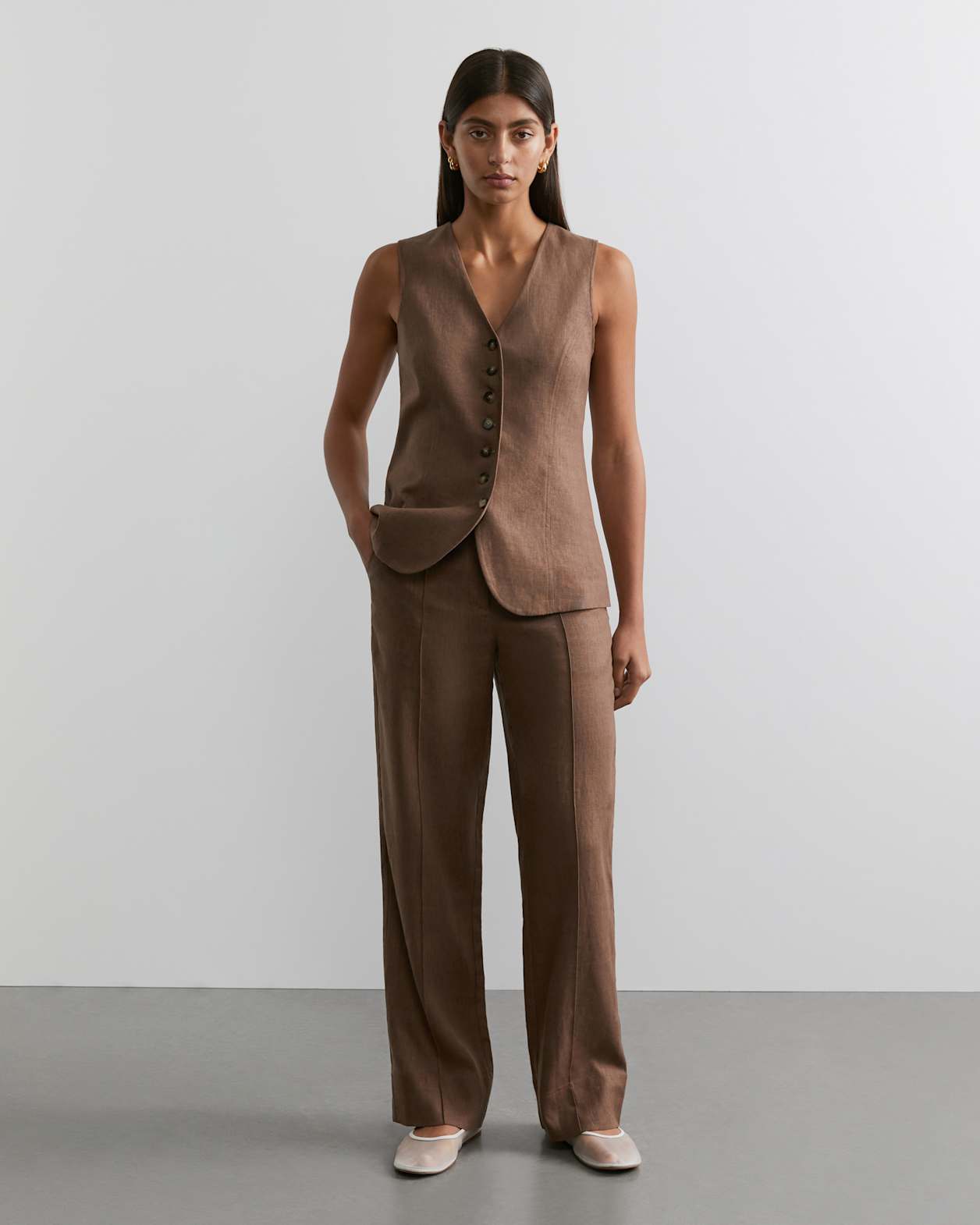 Kayla Linen Vest in CHOCOLATE