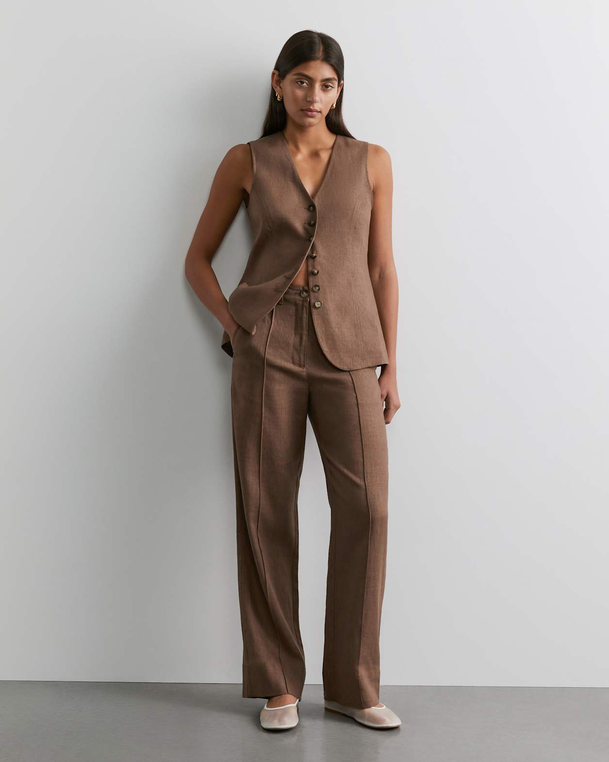 Kayla Linen Vest in CHOCOLATE