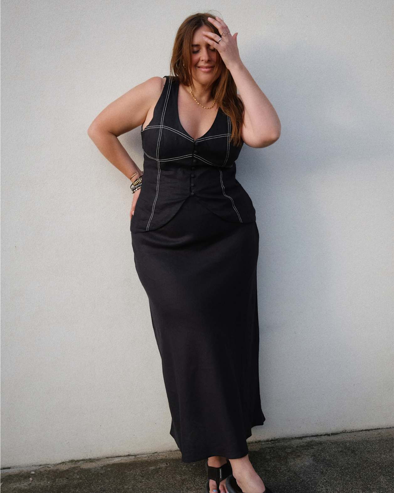 Antonia Linen Top in BLACK