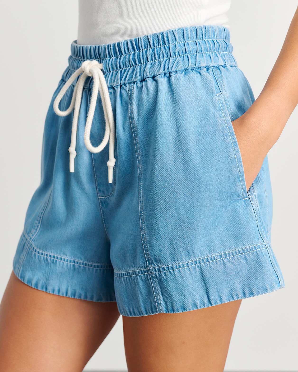 Nyra Pull On Denim Short in LIGHT WASH