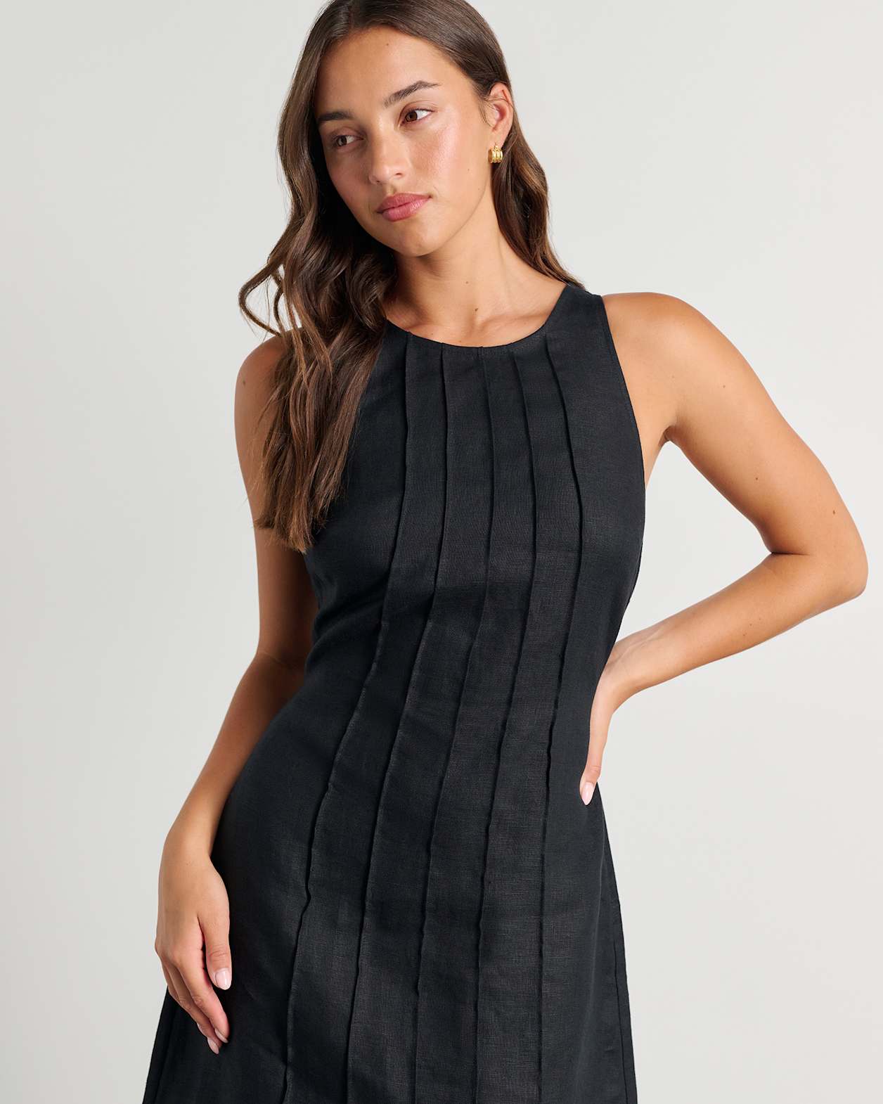 Merenda Linen Pinktuck Dress in BLACK