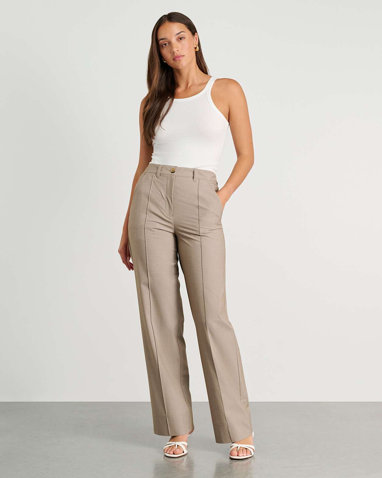 Gia Pintuck Pant in MUSHROOM
